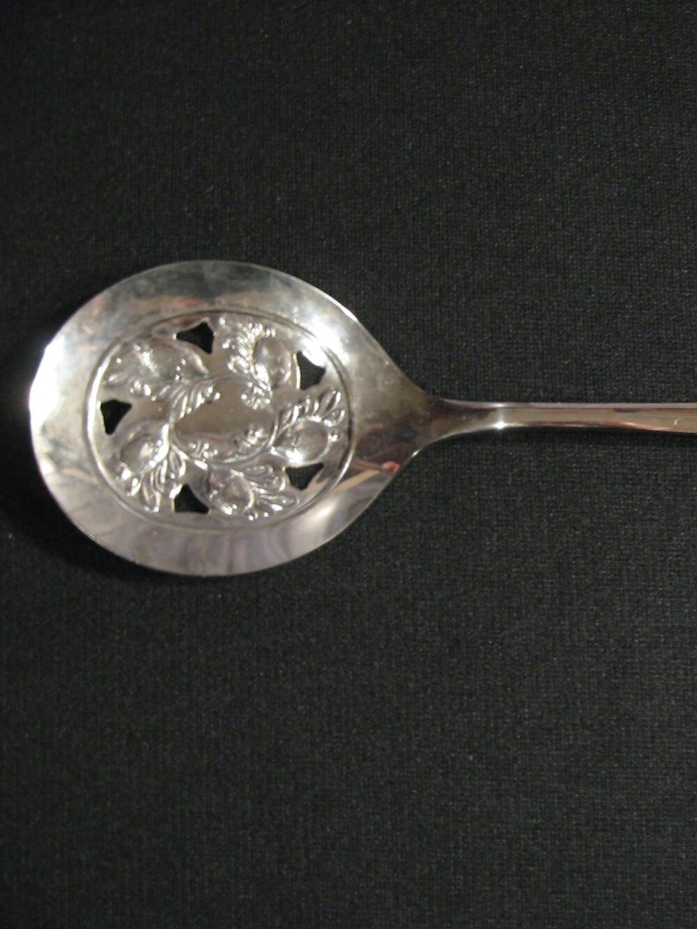SHEFFIELD SILVER CO. SILVERPLATE CRANBERRY SERVER SSD16 - ENGLAND